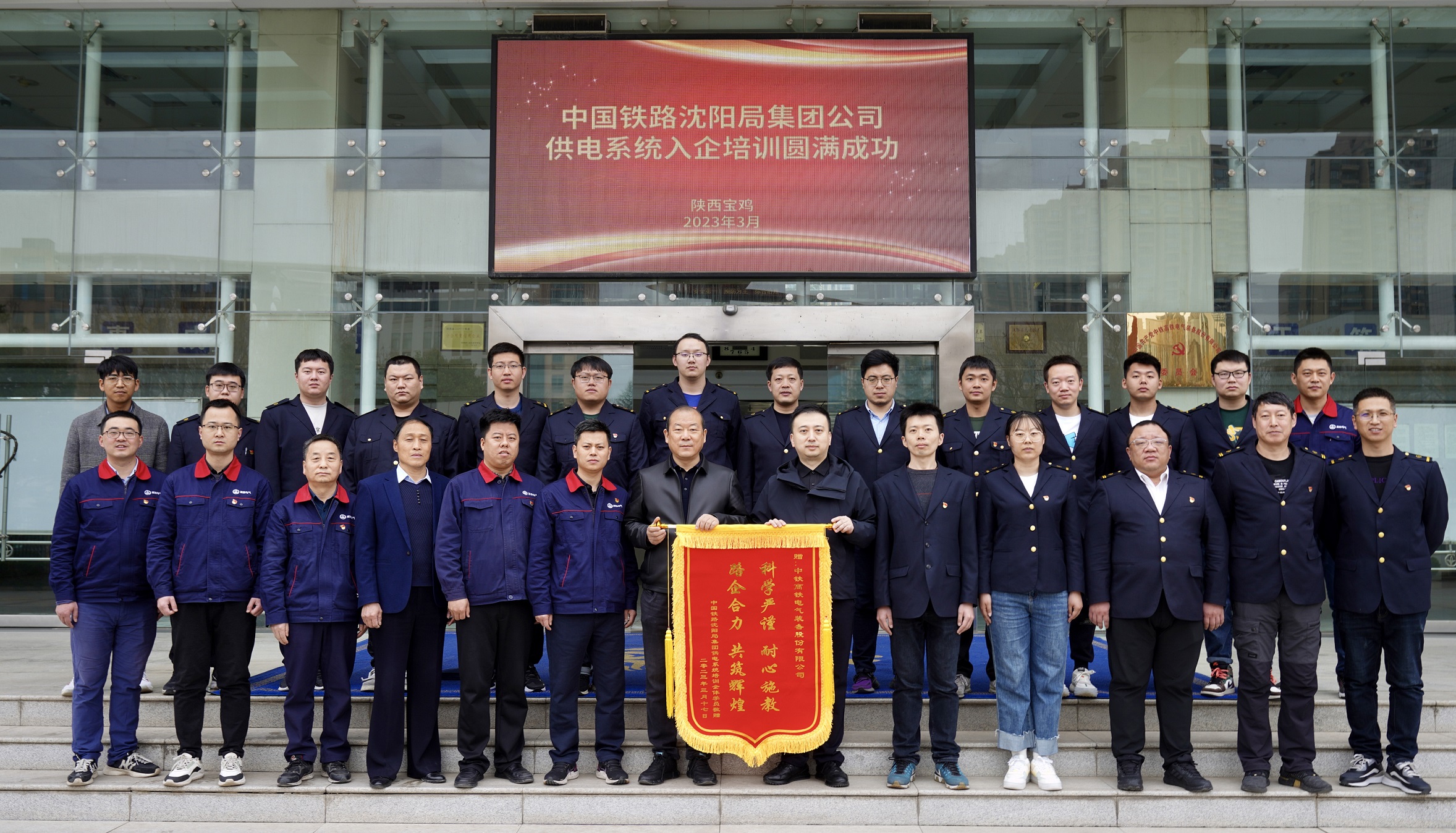 061680760831708135.jpeg 合影留念.jpg